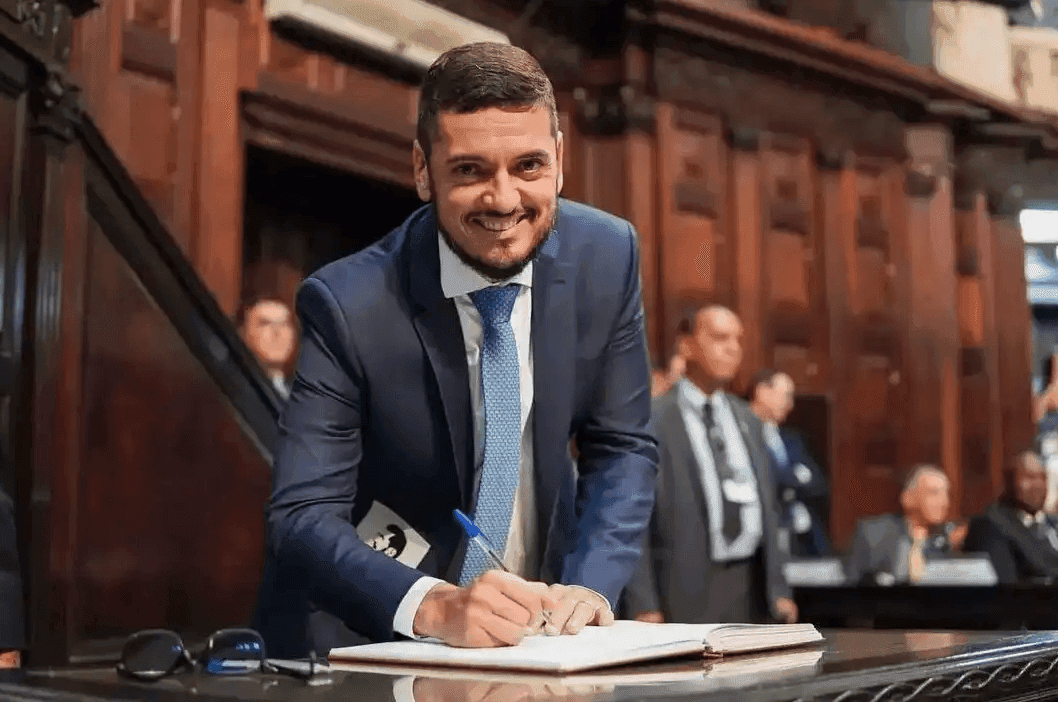 O uso continuado da palavra, na votação, gerou discordâncias e bate-boca entre os deputados estaduais