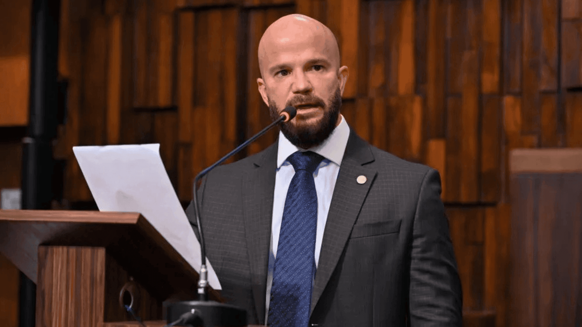 O deputado estadual Renan Jordy foi acusado de agredir um bombeiro