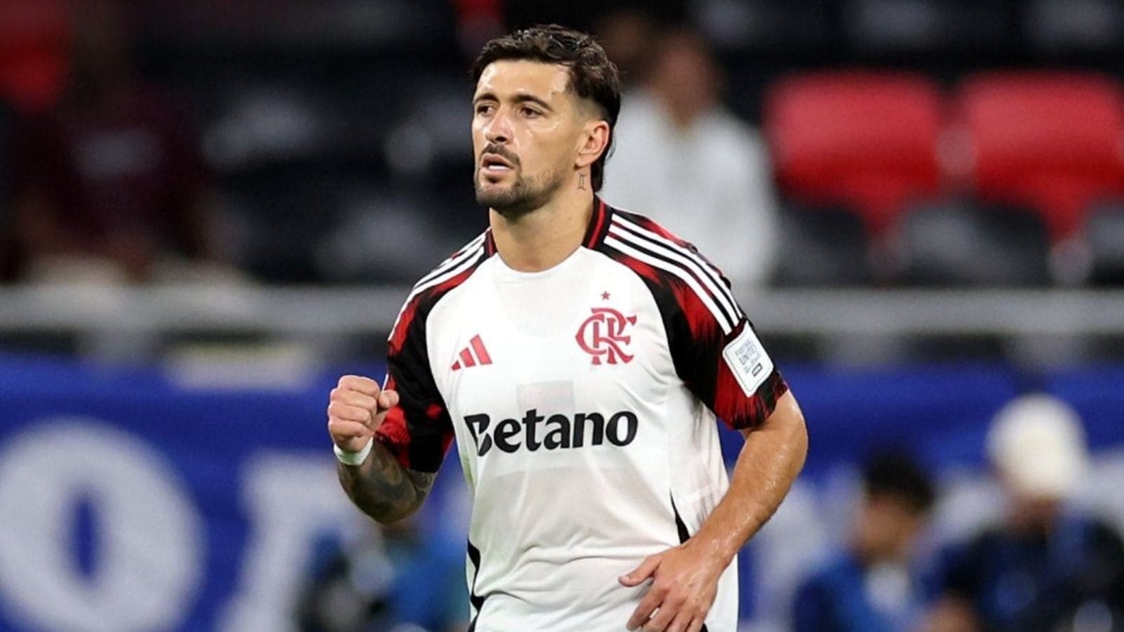 Arrascaeta comemora gol do Flamengo contra o Cruz Azul