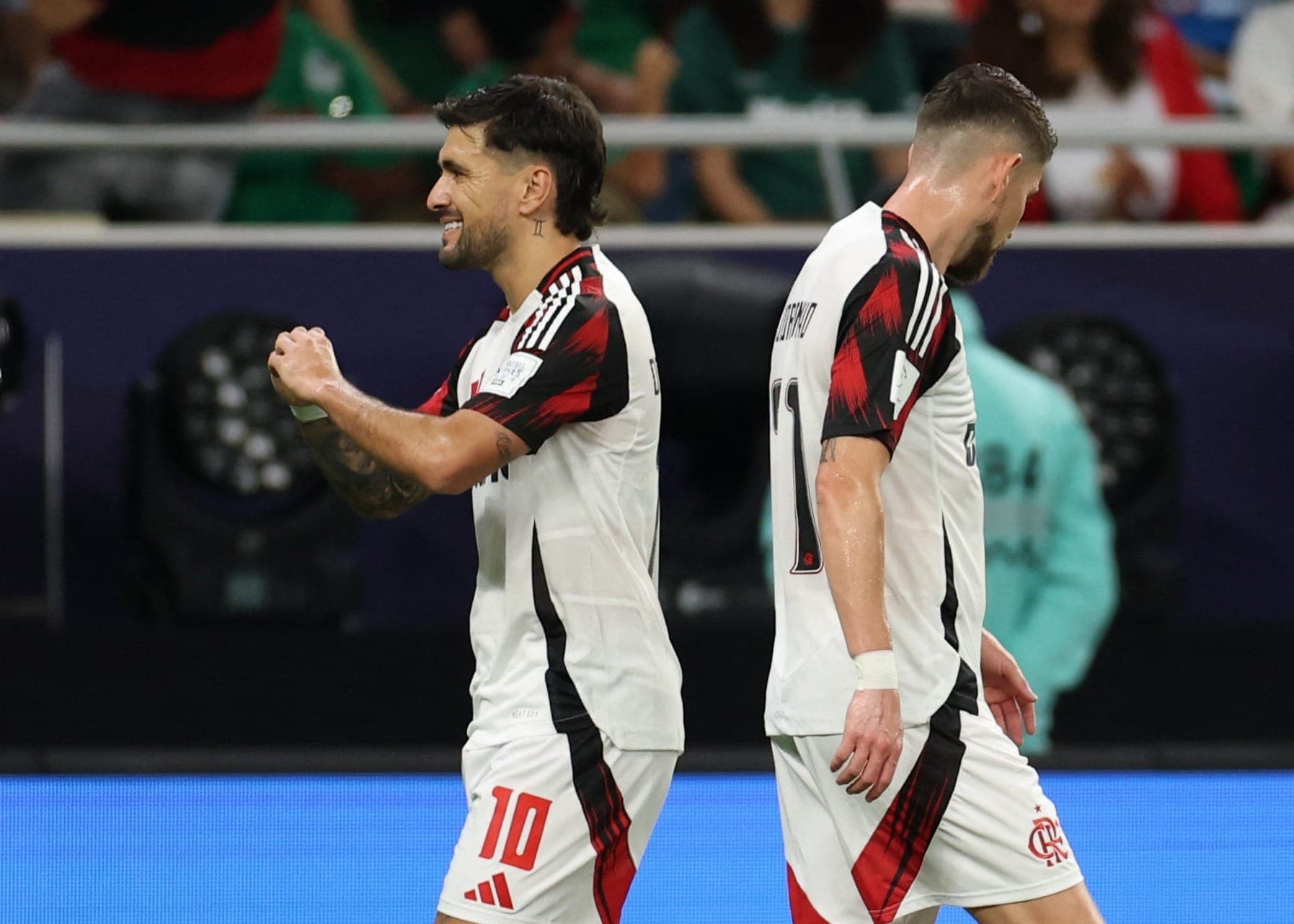 Arrascaeta e Jorginho comemoram gol do Flamengo