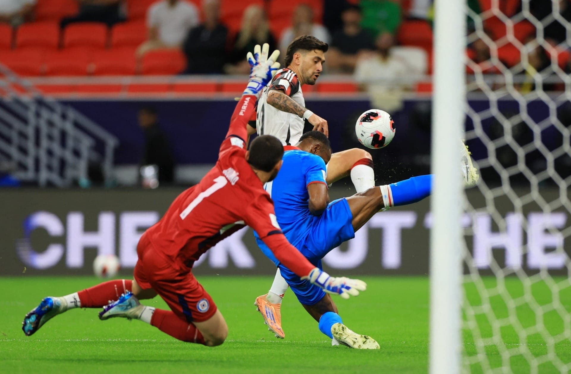 Arrascaeta marca segundo gol do Flamengo sobre Cruz Azul