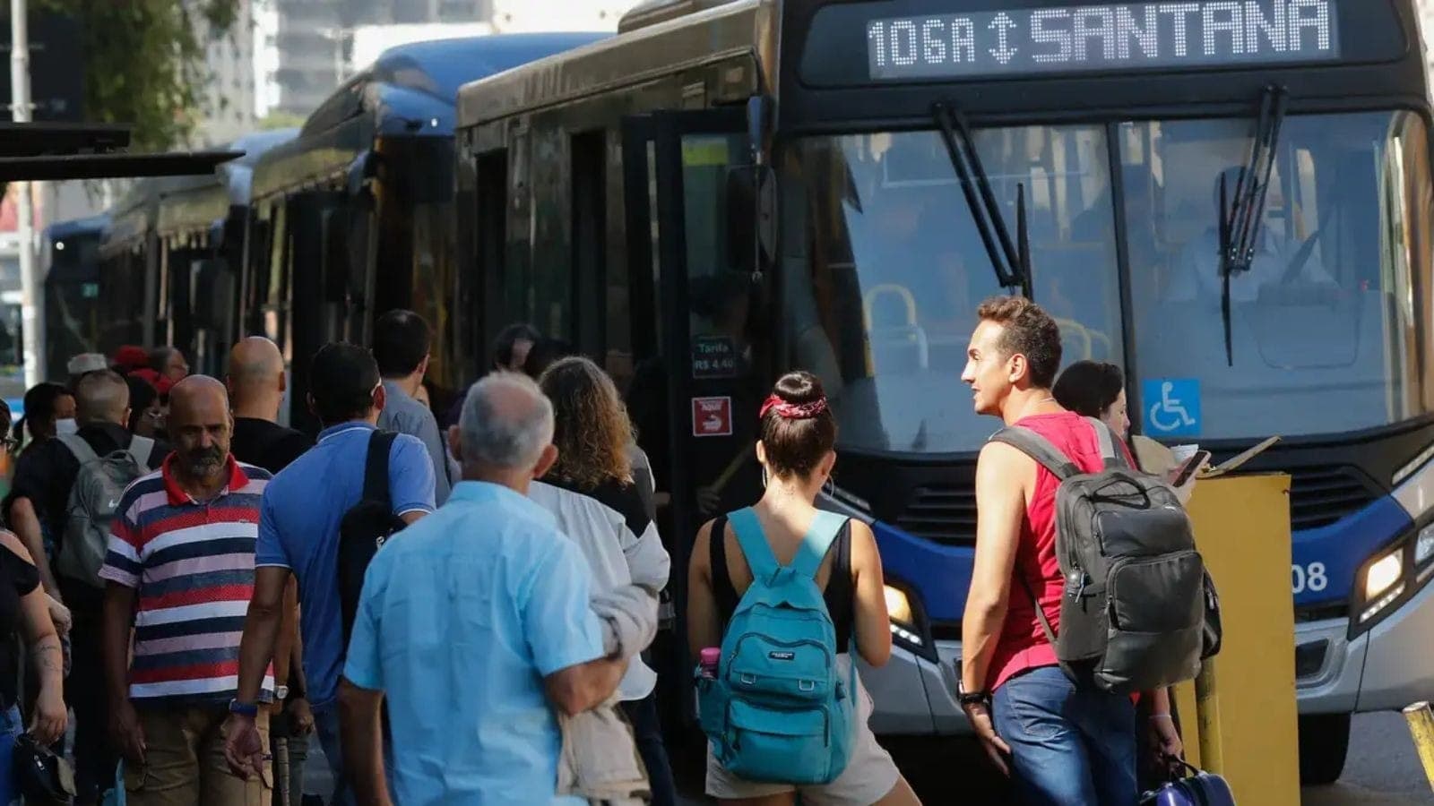 Ônibus em São Paulo operam normalmente nesta quarta-feira (10)