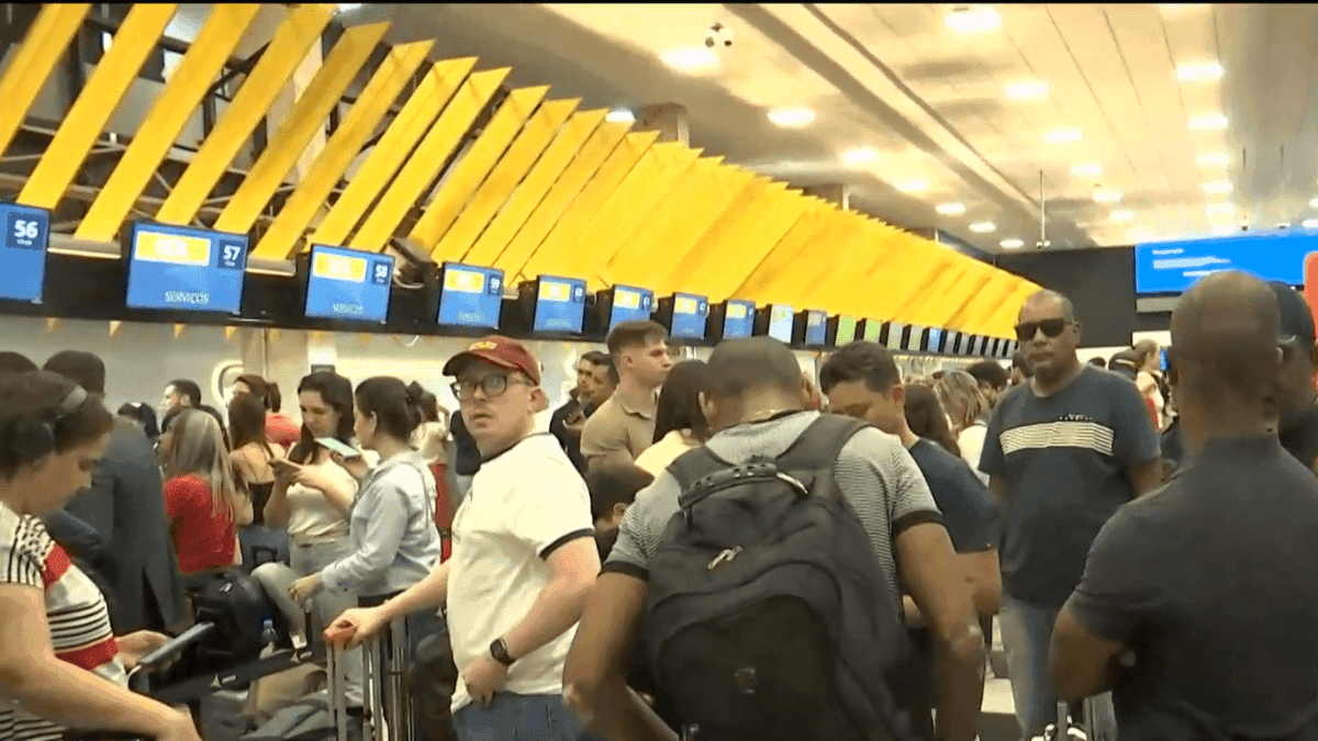 Ventania causa transtornos e mais de 120 voos são cancelados em Congonhas