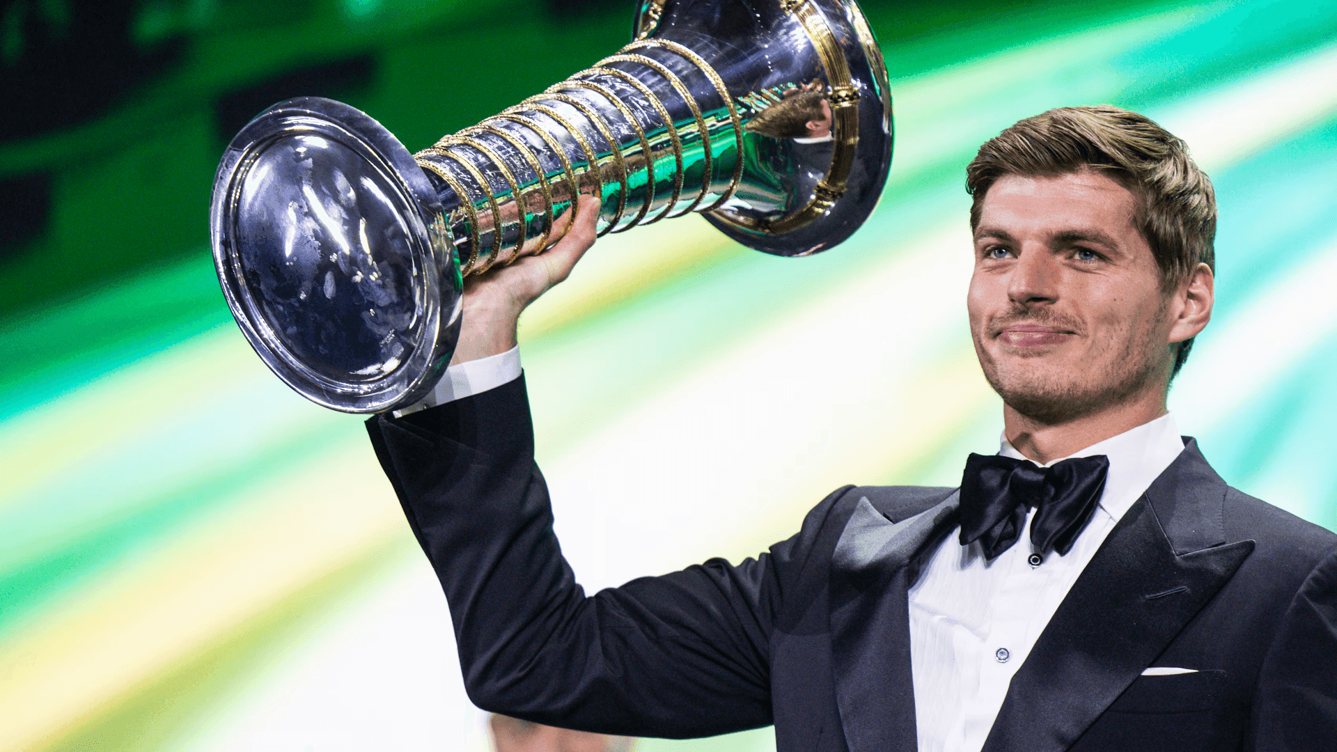 Max Verstappen fica fora de cerimônia de premiação da FIA