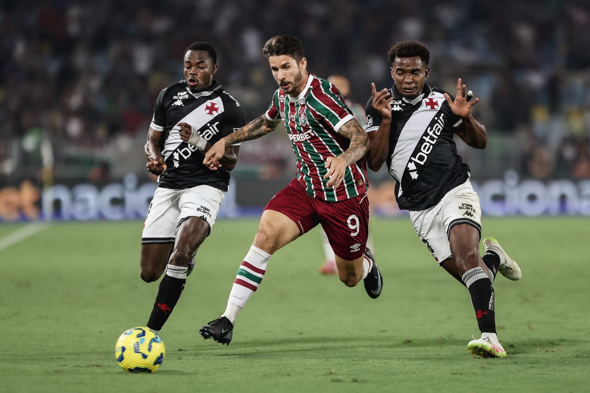Vasco x Fluminense na partida de ida no Maracanã