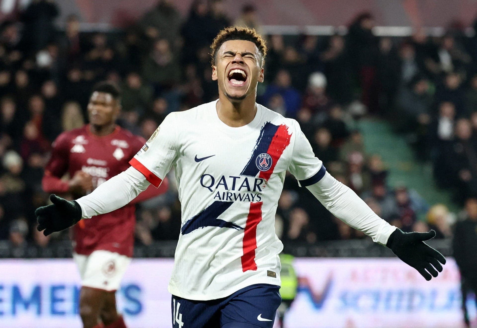 Desire Doue comemorando gol contra o Metz