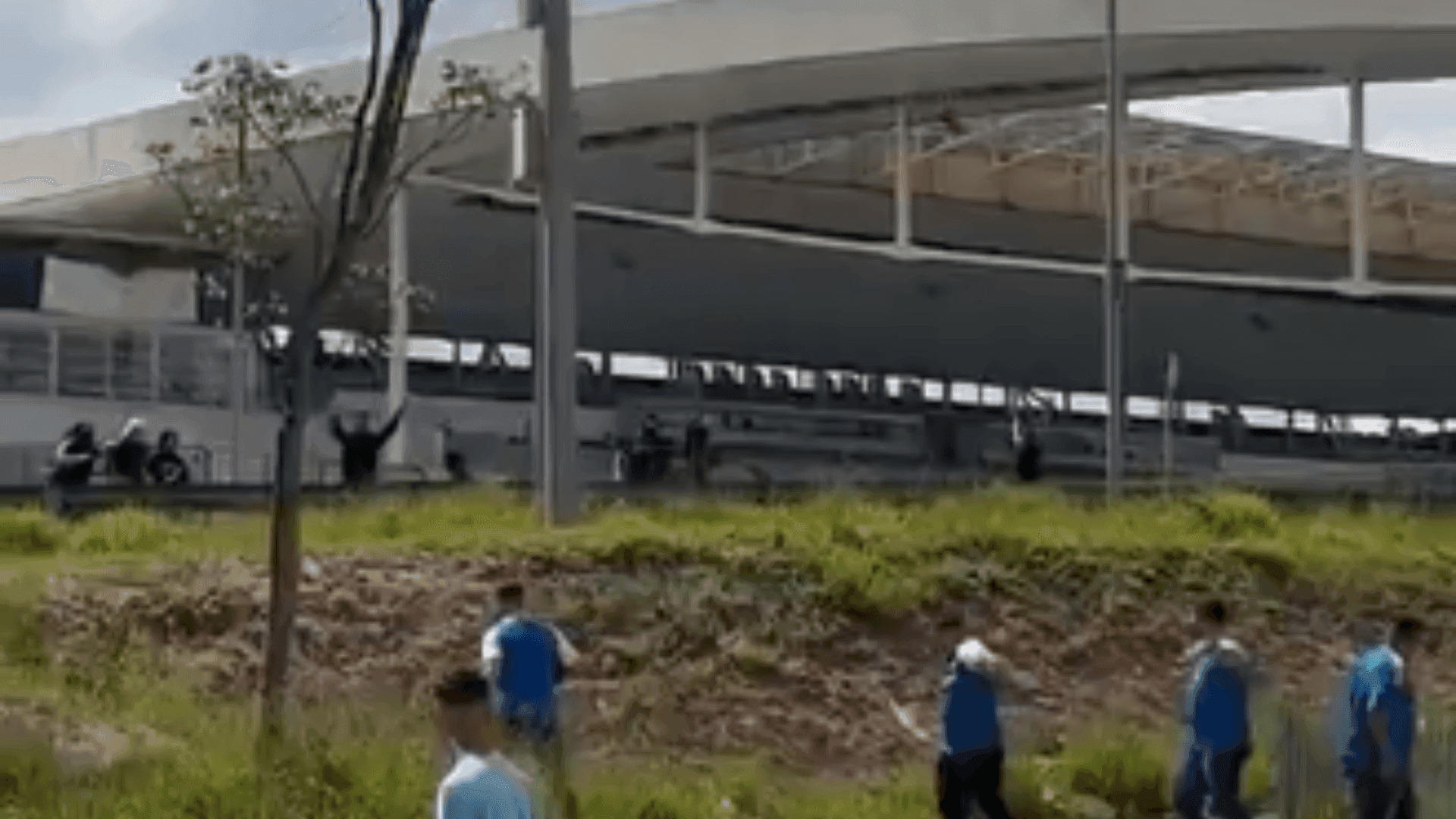Torcedores do Corinthians e Cruzeiro brigam antes de jogo da Copa do Brasil