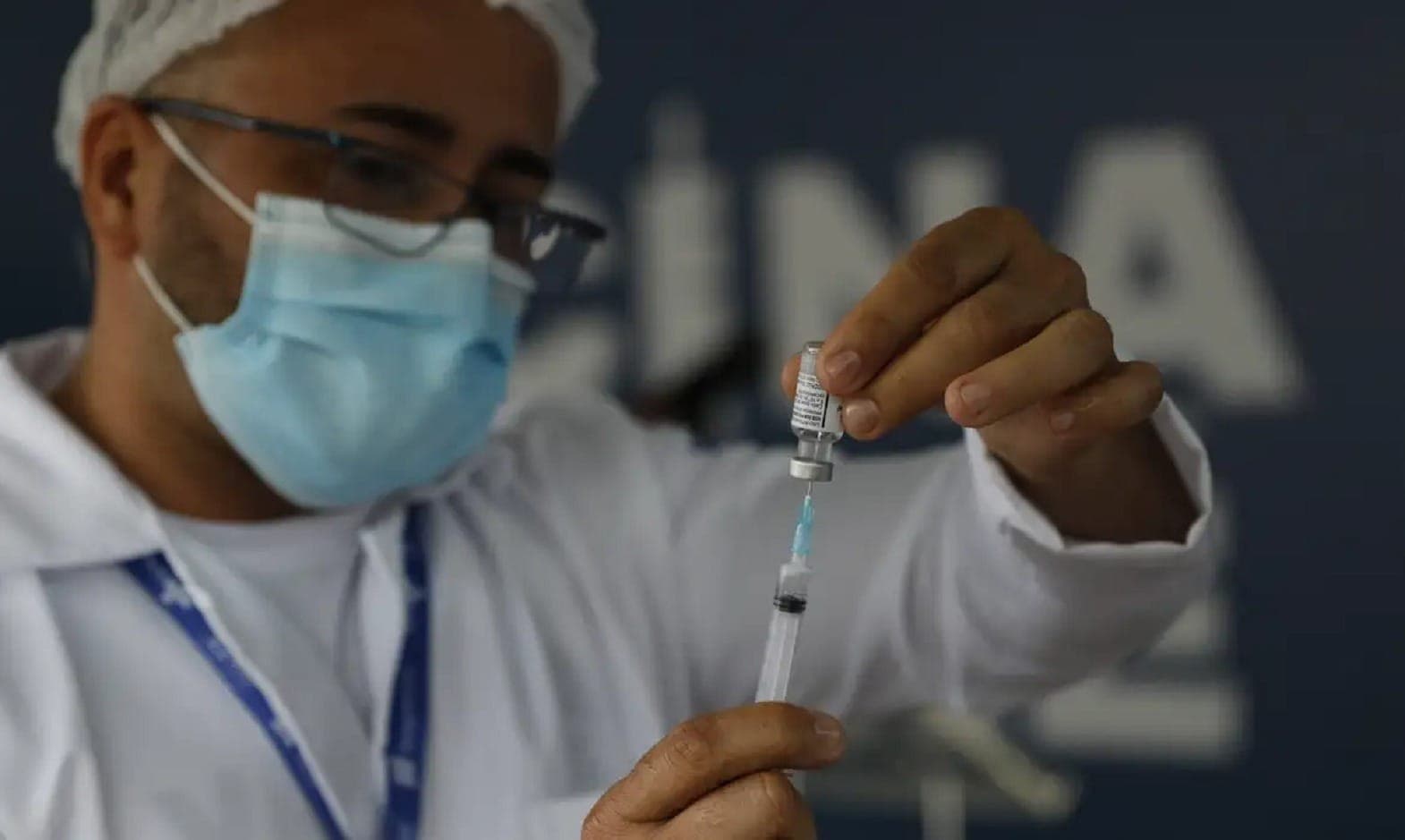 Serão disponibilizadas vacinas contra a variante JN.1 da covid-19, influenza, tríplice viral, febre amarela e antitetânica