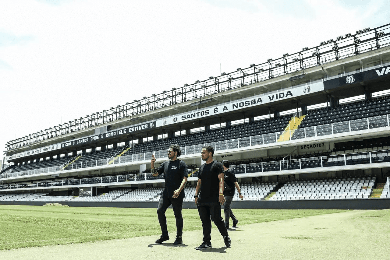 Equipe da Genius visitou Vila Belmiro nesta terça-feira (16)