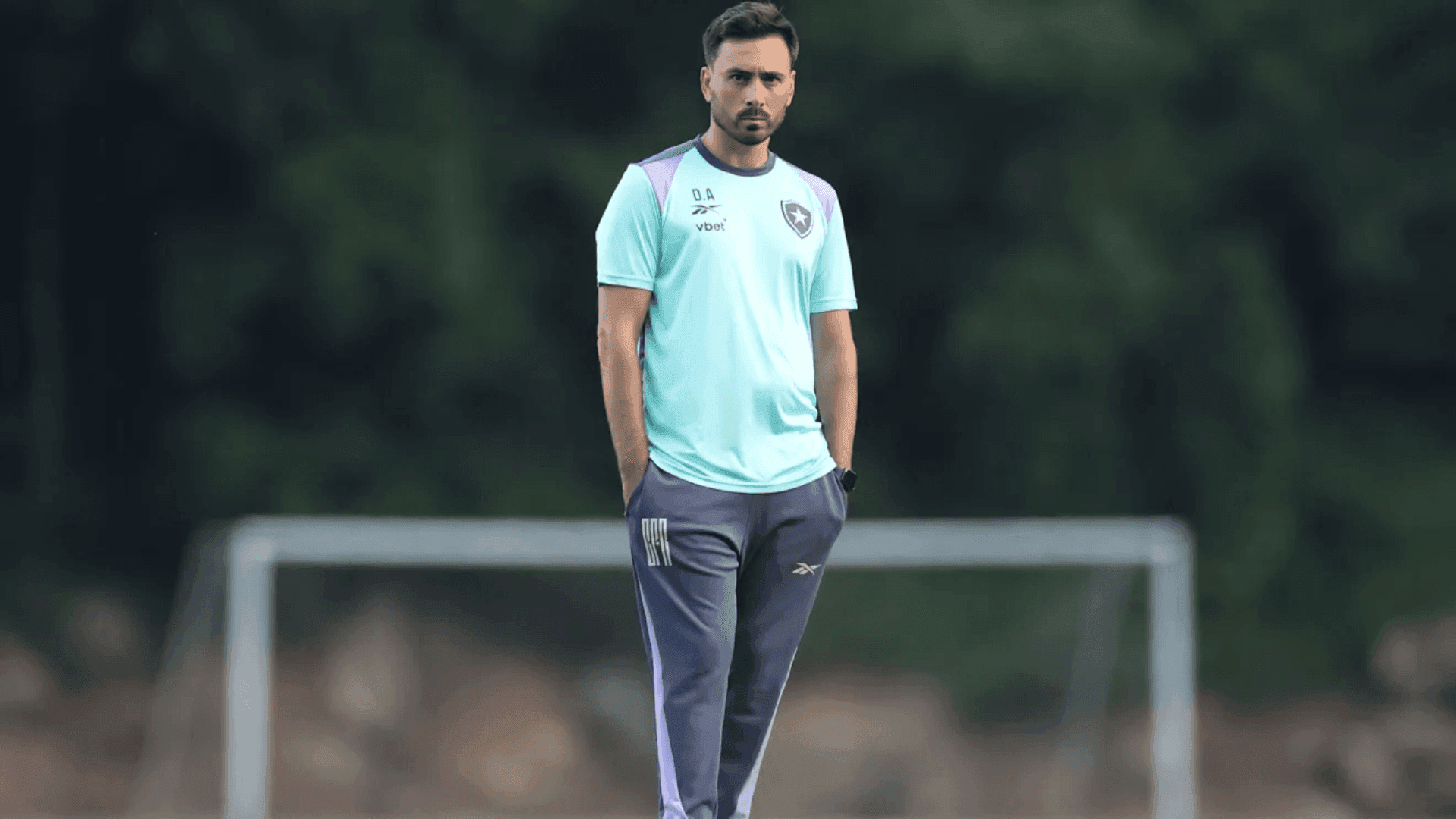 Em nota, o clube agradeceu o treinador pelo profissionalismo e deseja sucesso na carreira do italiano.