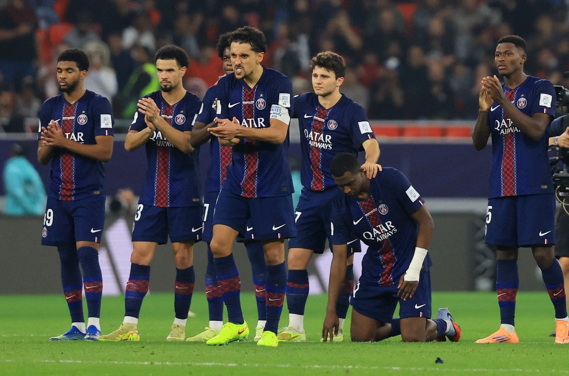 Jogadores do PSG na disputa de pênaltis do Intercontinental