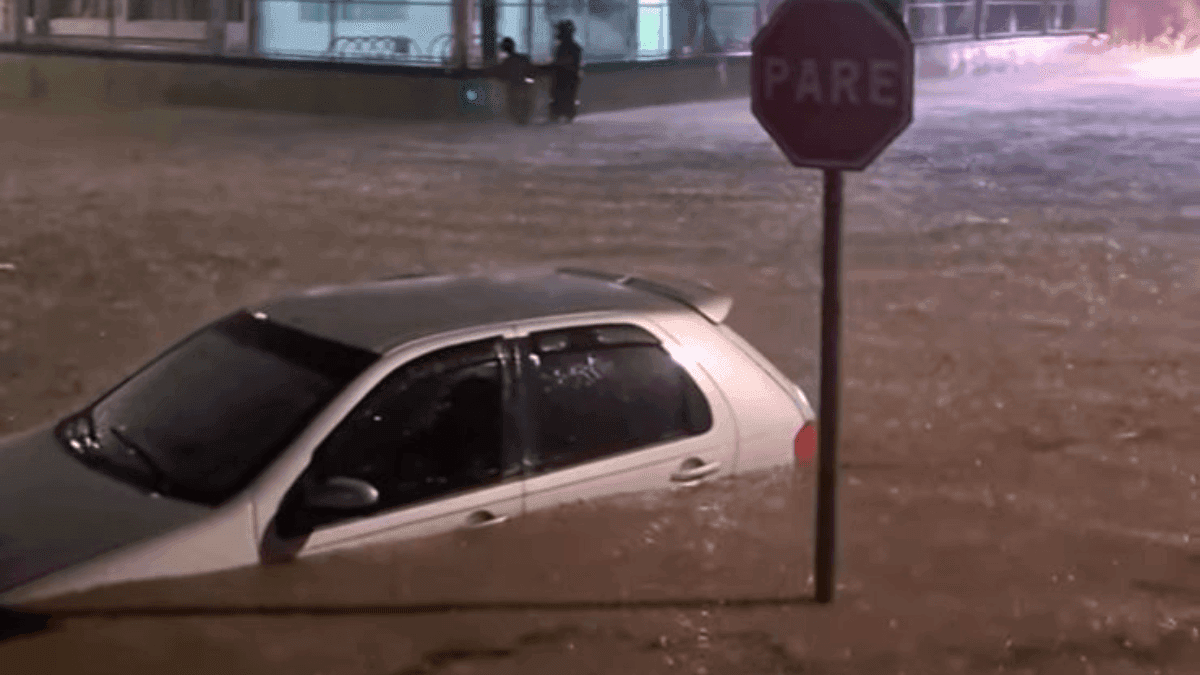 Temporal causa deslizamento de terra e enxurradas no Litoral Norte