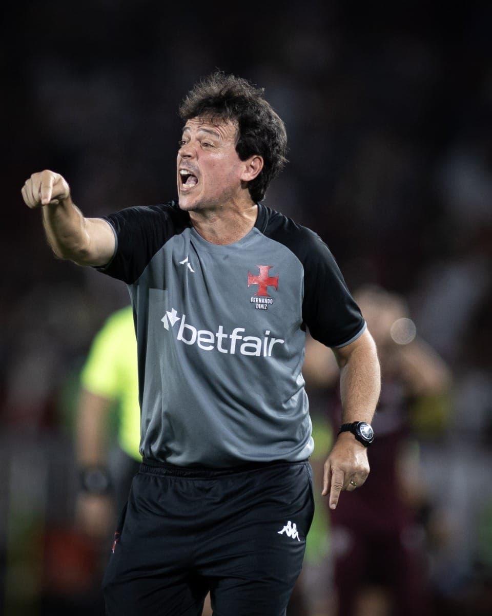 Fernando Diniz elogiou a postura do time contra o Corinthians