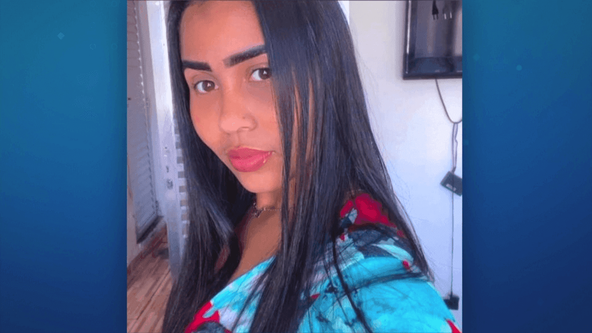Jovem é morta a facadas pelo ex-namorado na frente das filhas no RJ