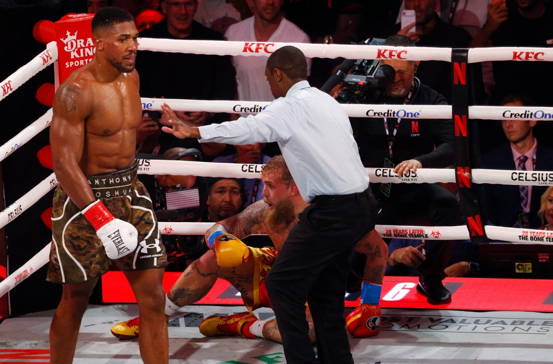 Boxeador Anthony Joshua vence youtuber Jake Paul em luta de boxe