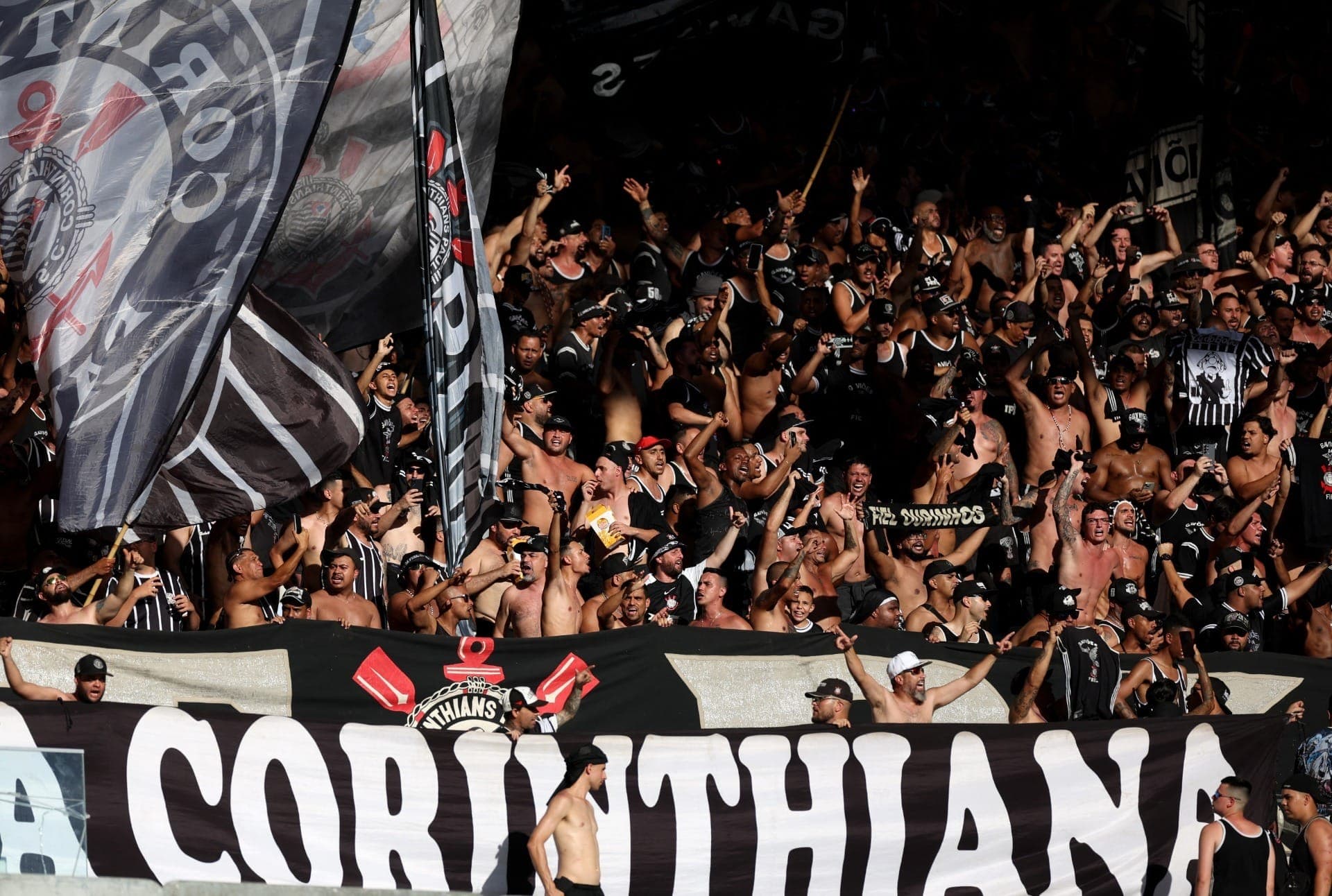 Torcida do Corinthians no Maracanã para a final da Copa do Brasil 2025