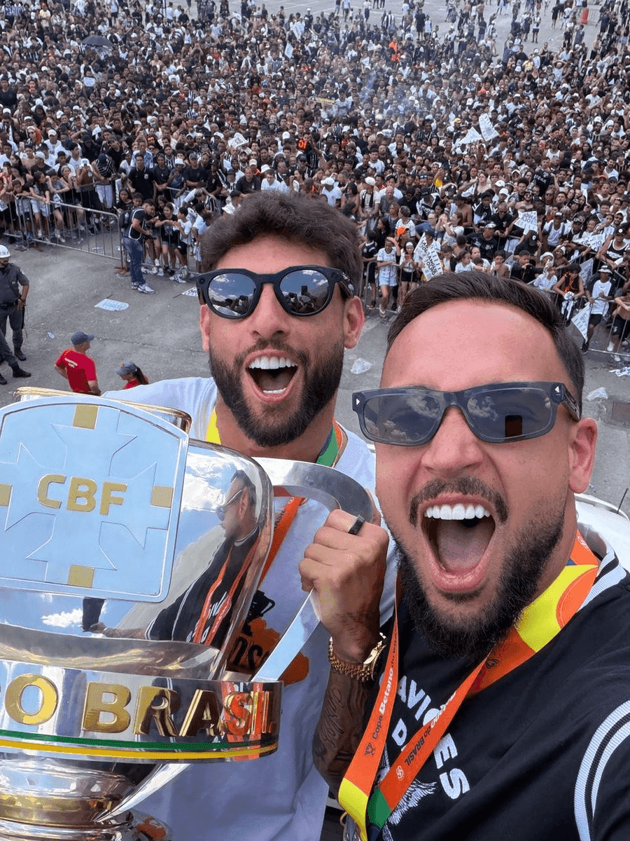 Maycon e Yuri Alberto comemora título do Corinthians na Copa do Brasil