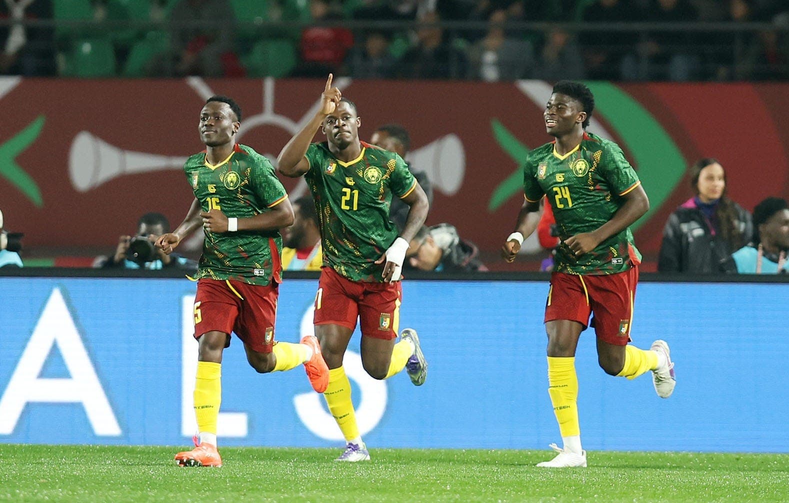 Camarões x Gabão pela Copa Africana