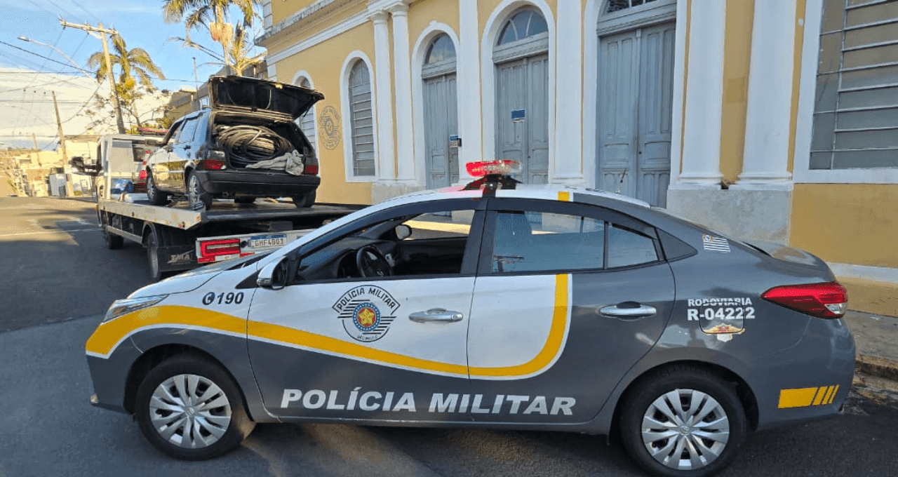 Motorista de Fiat Uno foi abordado na SP-360 e levava cabos que seriam entregues para revenda, segundo registro da corporação
