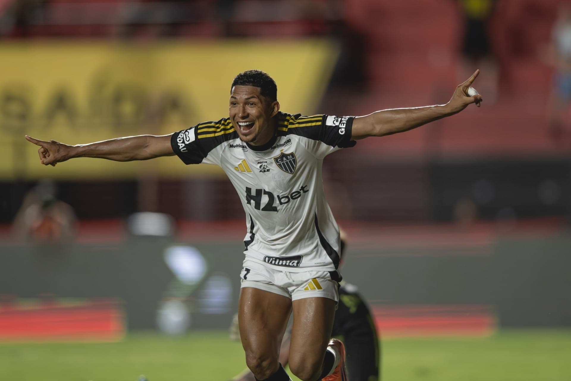 Rony comemora gol pelo Atlético-MG