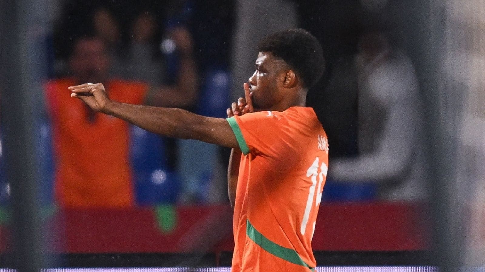 Amad Diallo comemora o gol da Costa do Marfim sobre Moçambique