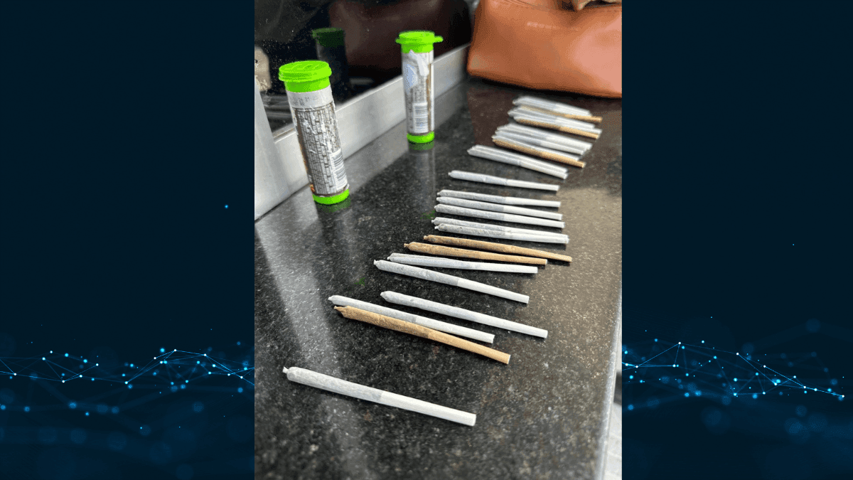 Três jovens são presos em flagrante pela PRE em Pontal do Paraná com cigarros de maconha, porções da droga e haxixe.