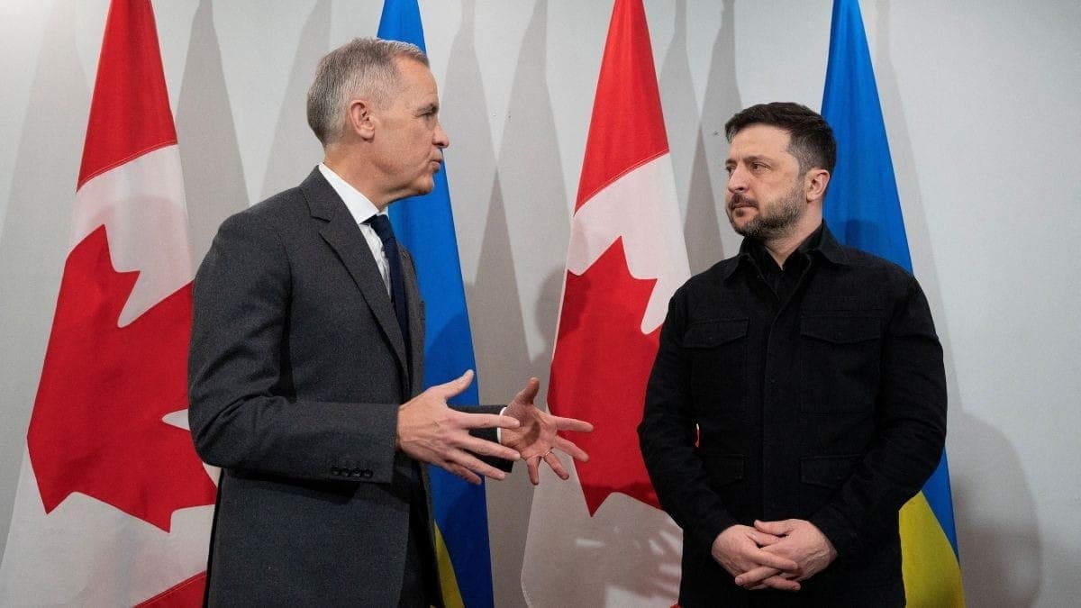 Mark Carney, primeiro-ministro do Canadá, com Volodymyr Zelensky, presidente da Ucrânia
