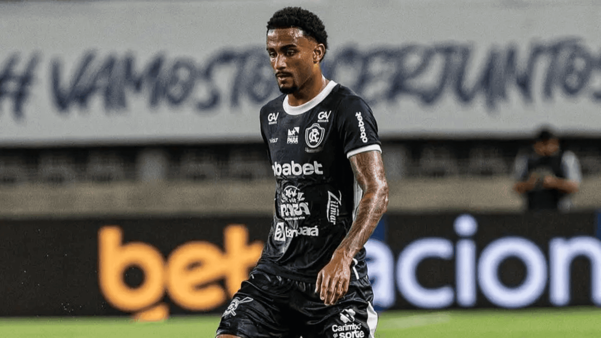 Kayky Almeida em campo pelo Remo