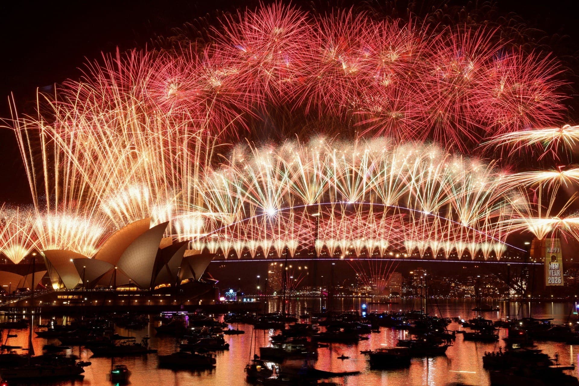 Fogos marcam a chegada do Ano Novo em Sydney, na Austrália
