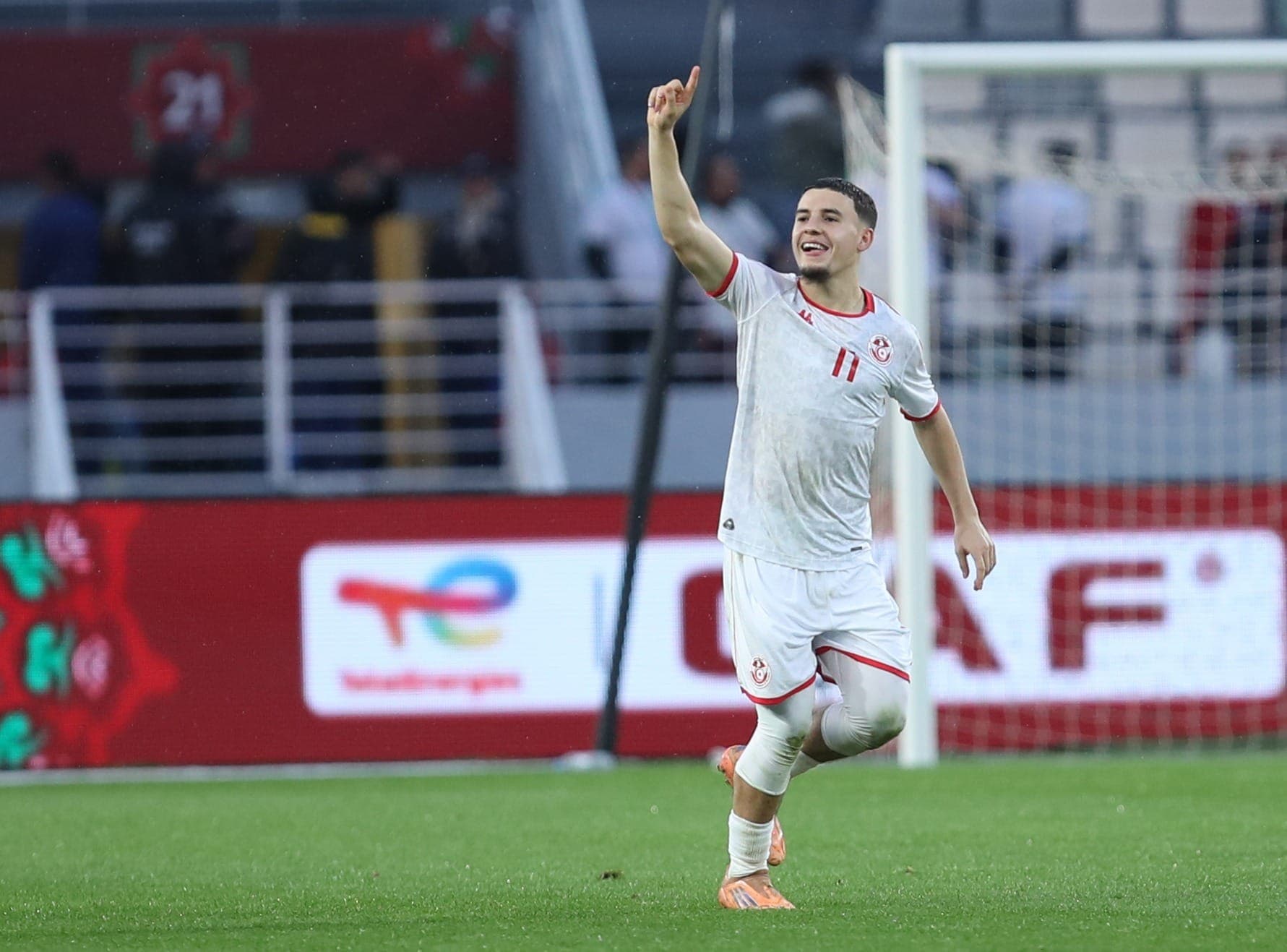Ismael Gharbi, da Tunísia, comemora um gol durante a partida da Copa Africana de Nações de 2025 entre Tanzânia e Tunísia