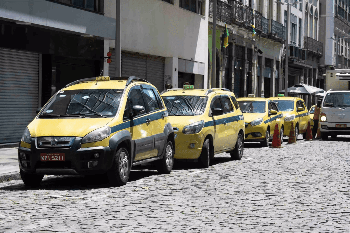 Nos táxis convencionais, a bandeirada vai ser no valor de R$6,30, um aumento de R$0,10 em relação ao custo atual