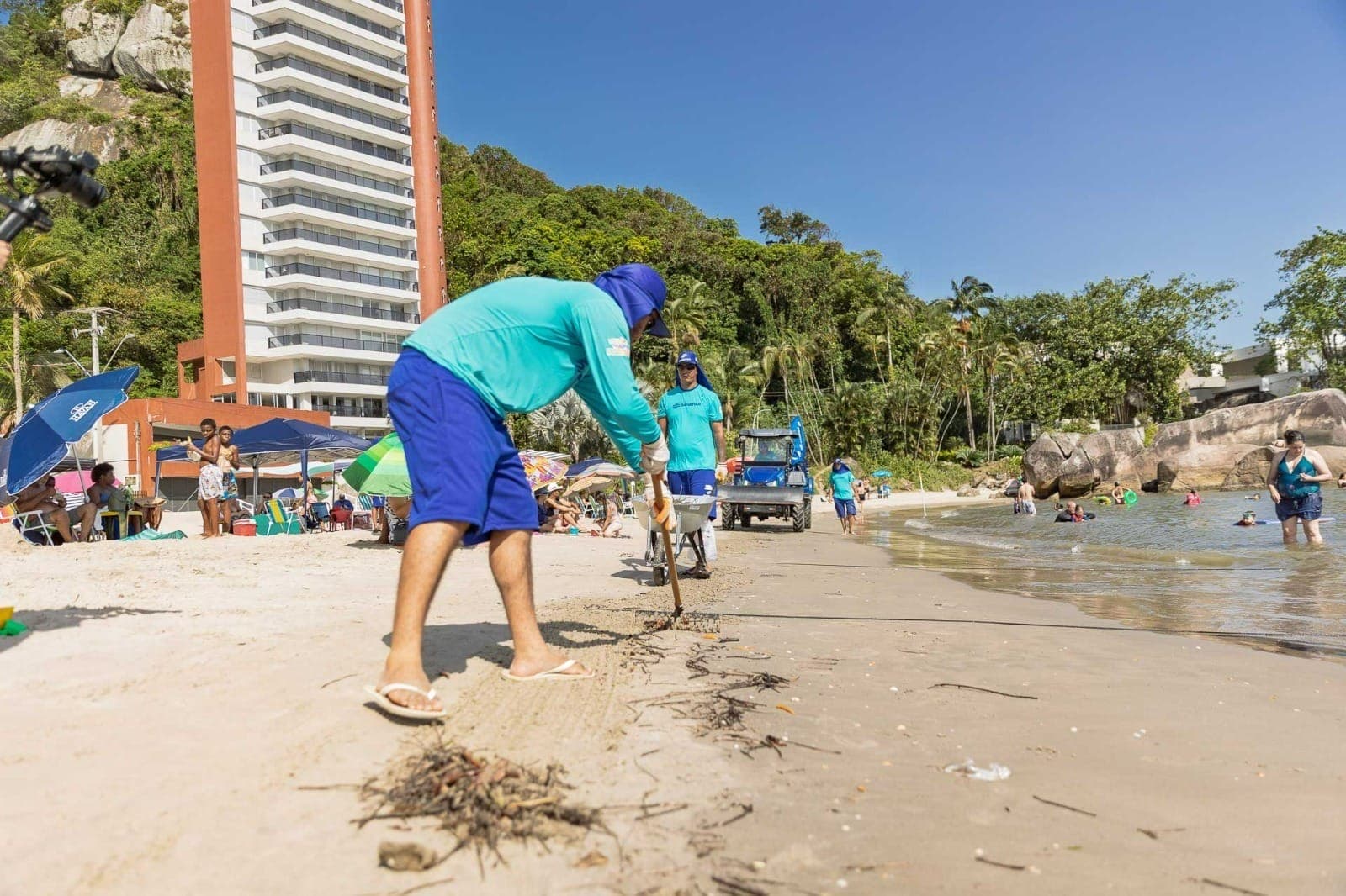 Sanepar retira 8,8 toneladas de lixo das praias do Paraná após Réveillon