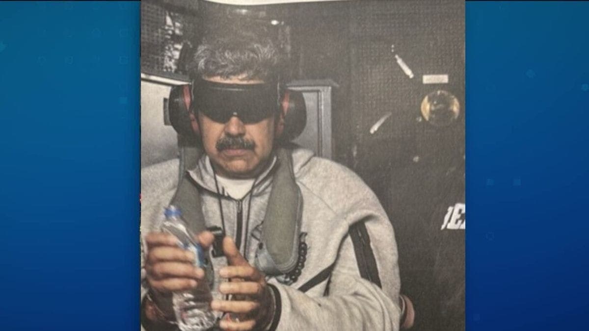 Trump publica foto de Maduro sendo levado aos EUA