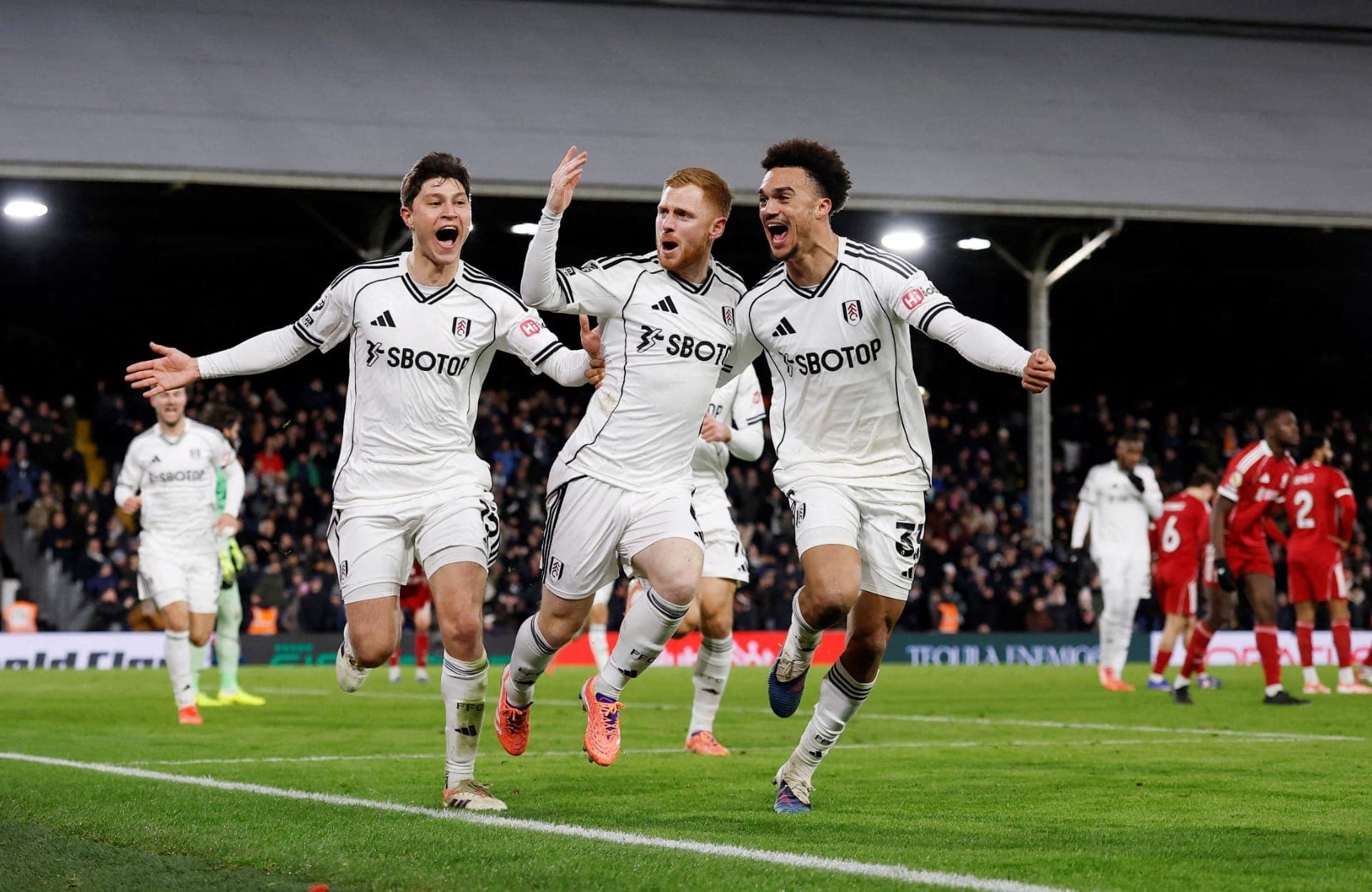 Fulham buscou o empate contra o Liverpool no final do jogo