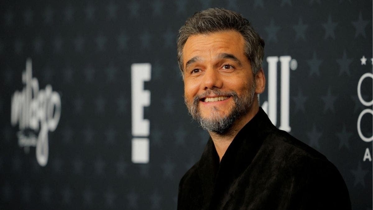 Wagner Moura no tapete vermelho do Critics Choice Awards