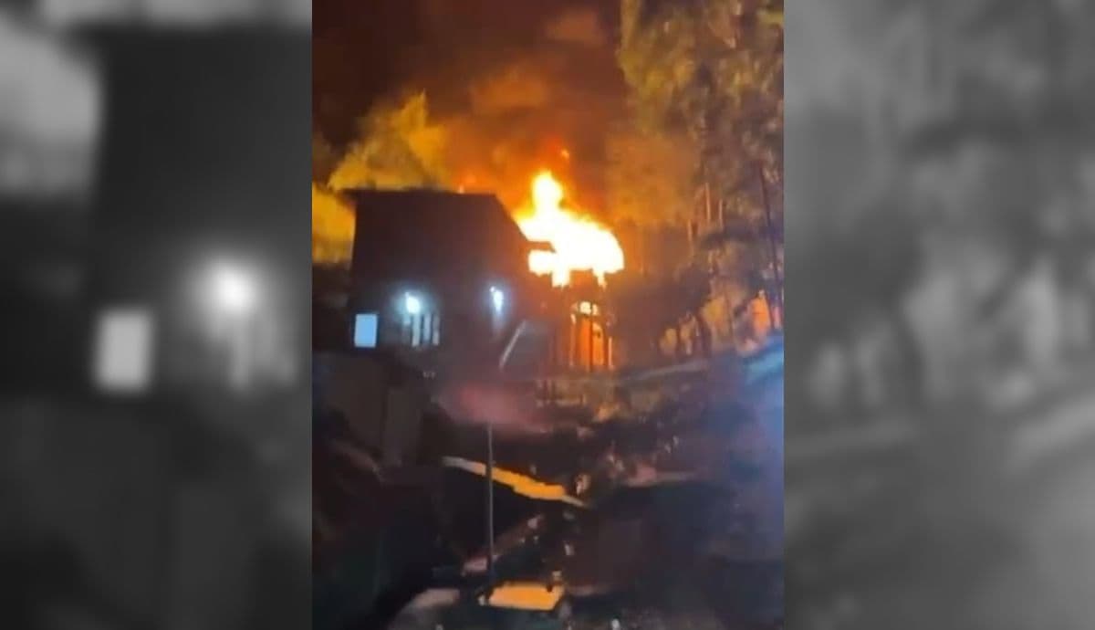 Casa de madeira é atingida por incêndio em Ilhabela