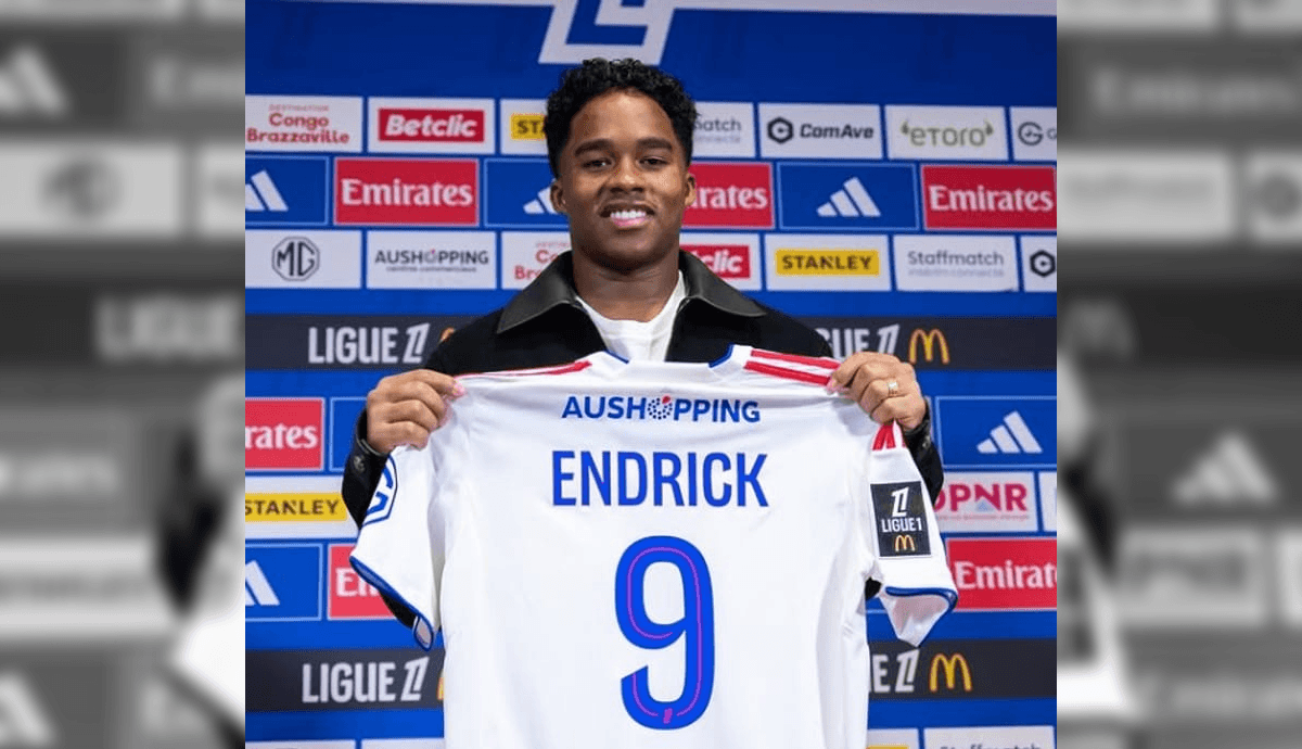 Endrick durante apresentação no Lyon