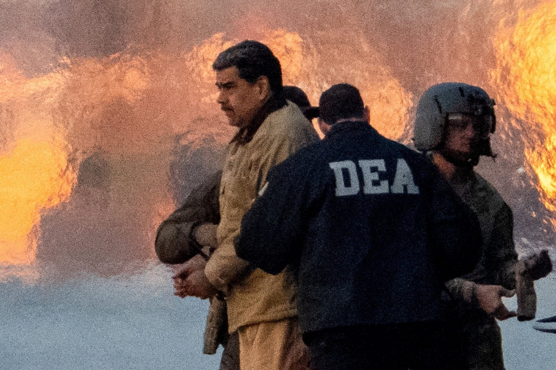 Nicolás Maduro é escoltado por agentes americanos