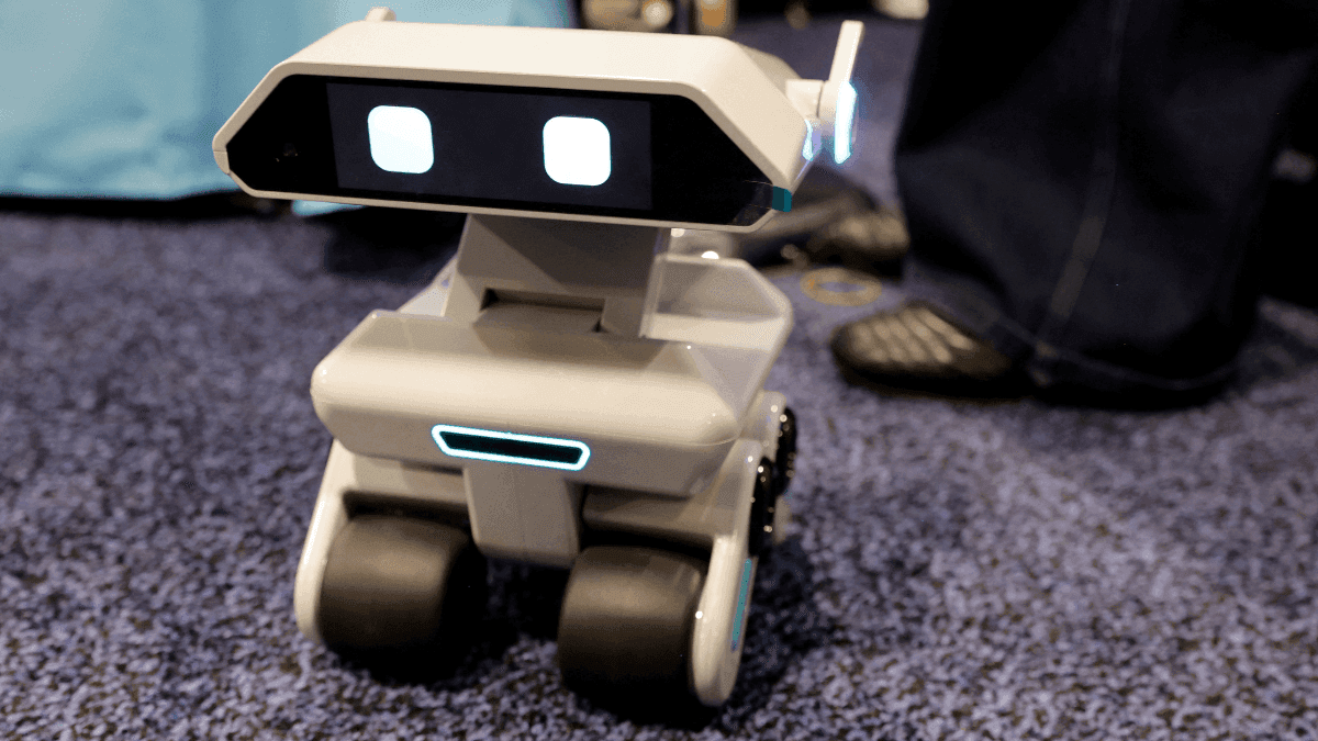 Yonbo X1, um robô com inteligência artificial para crianças, é exibido no estande da X-Origin durante o CES Unveiled na CES 2026, feira anual de eletrônicos de consumo, em Las Vegas, Nevada