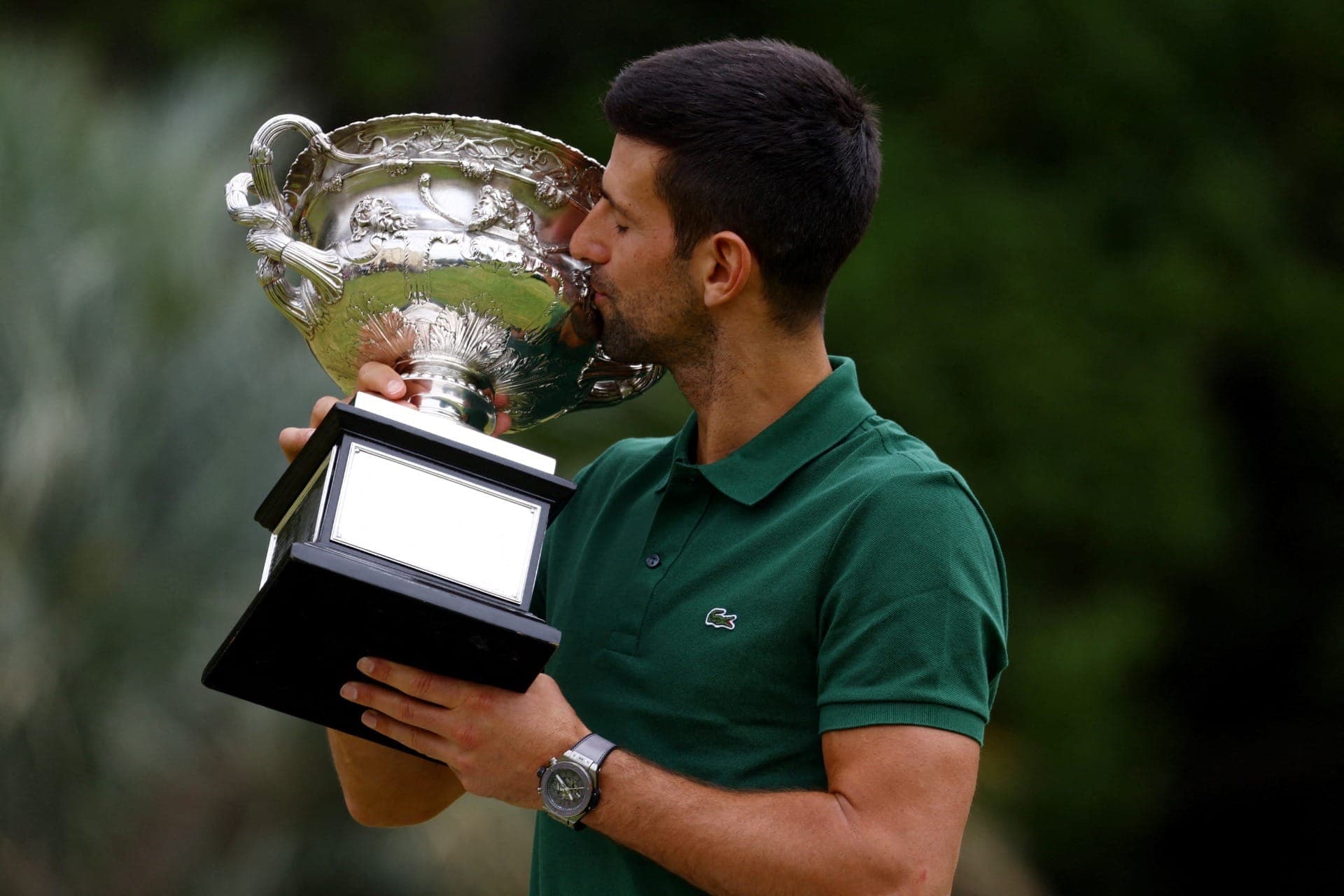 Djokovic com o troféu do Australian Open, em 2023
