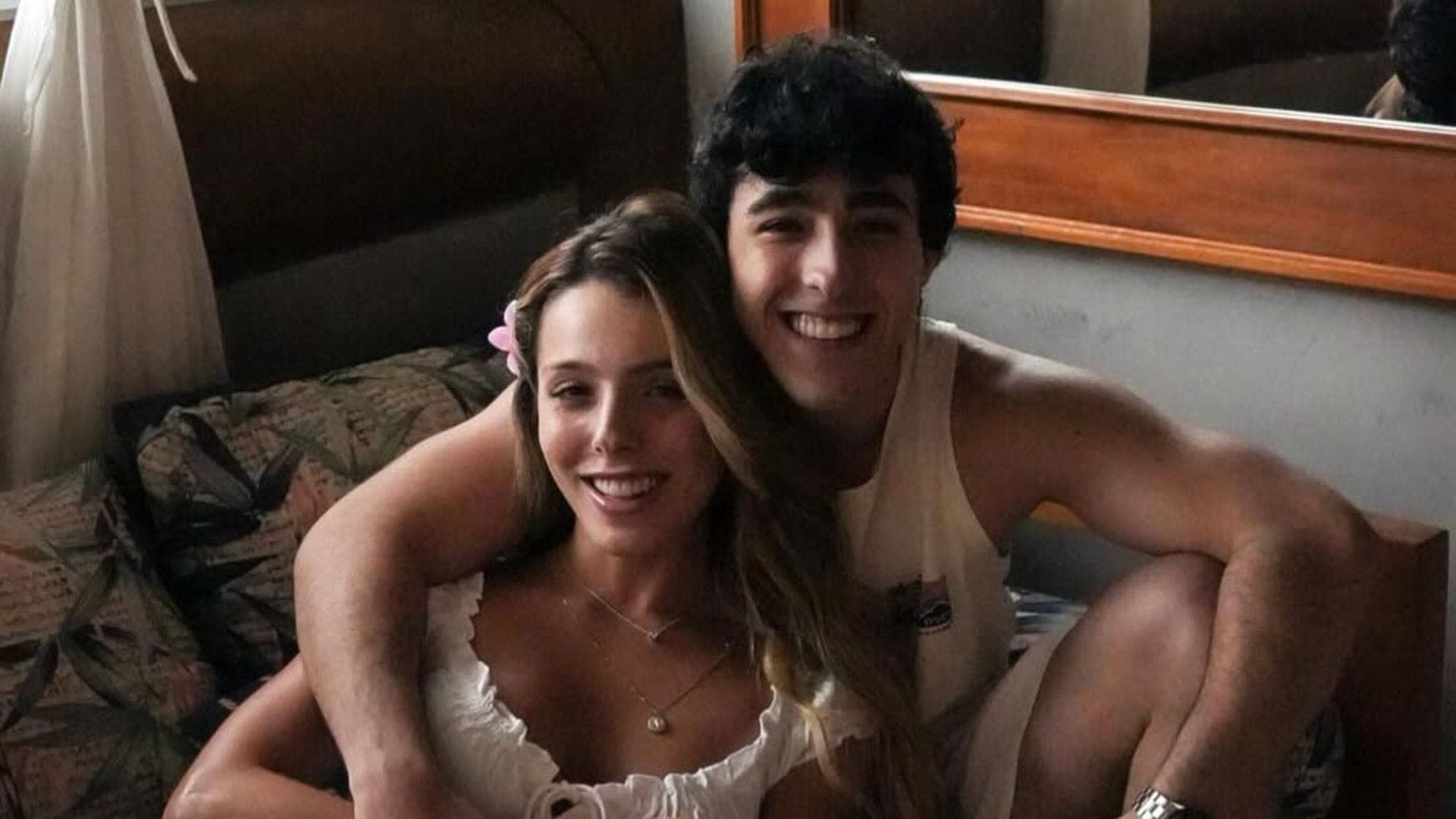 Enzo Rabelo e a falsa namorada, 10 anos mais velha