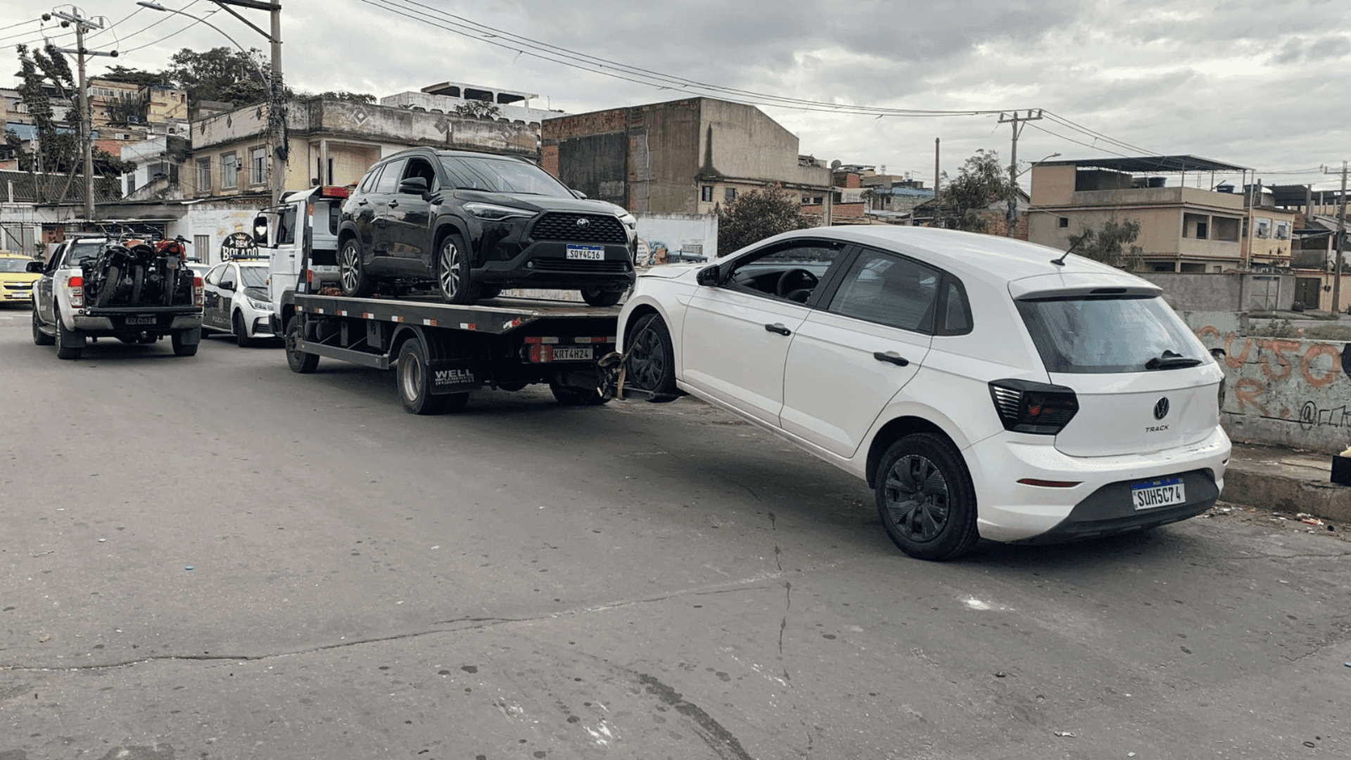 Durante a operação, os policiais localizaram um imóvel utilizado como ponto de desmanche de veículos