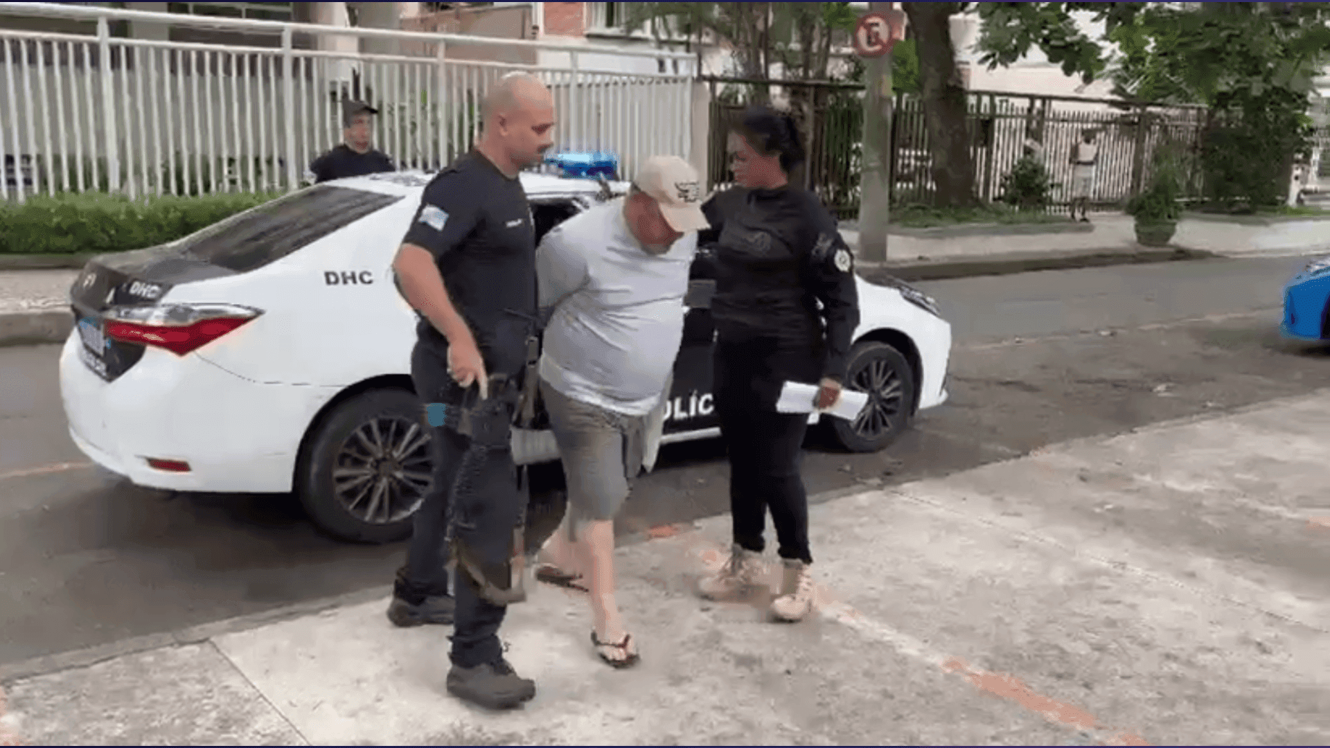 Ainda segundo a Polícia Civil, Daniel Rodrigues Pinheiro atuava como chefe da segurança pessoal do contraventor Rogério Andrade