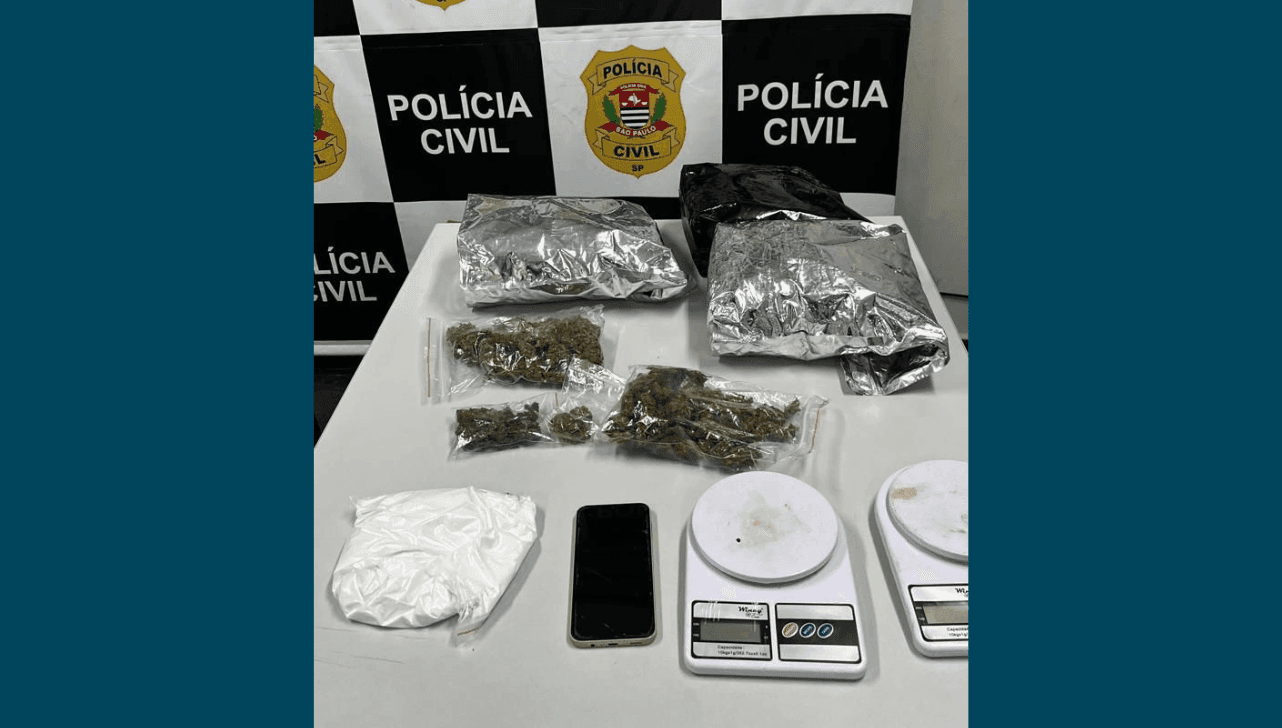 Foram apreendidas embalagens com maconha e tetracaína