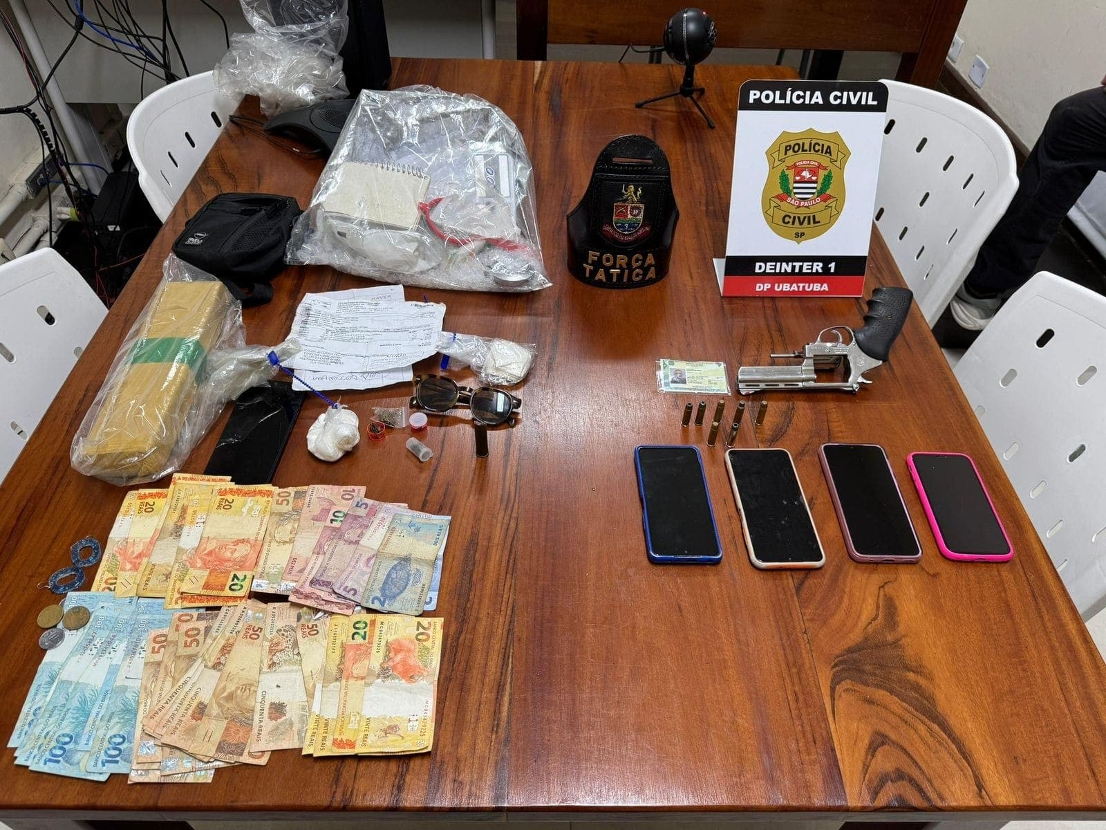 Polícia prende suspeitos de integrar facção carioca em Ubatuba