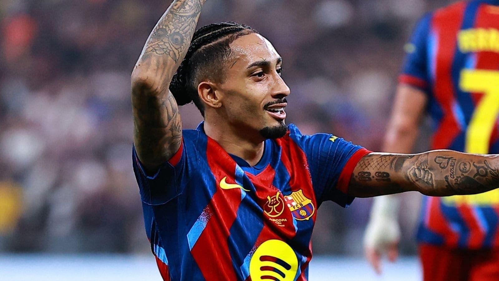 Raphinha comemora gol do Barcelona contra o Athletic