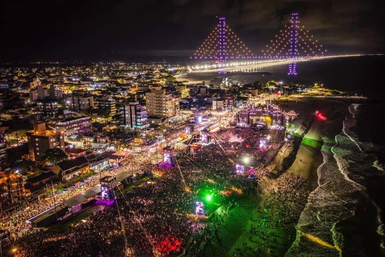 Drones projetam a ponte de Guaratuba, que será inaugurada em abril