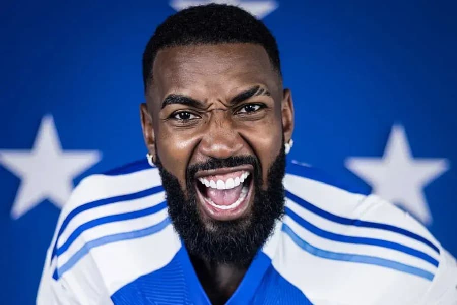 Cruzeiro anuncia Gerson, contratação mais cara do futebol brasileiro