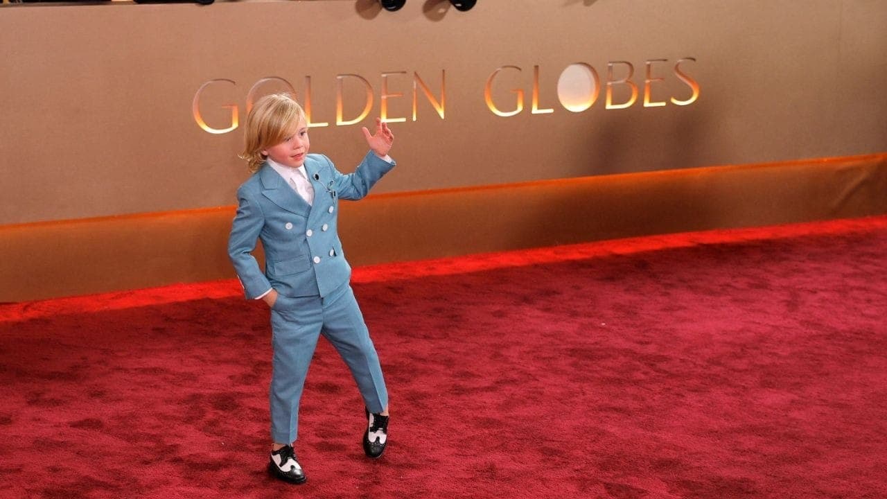 Duke McCloud posou com roupa de gala no tapete vermelho do Globo de Ouro