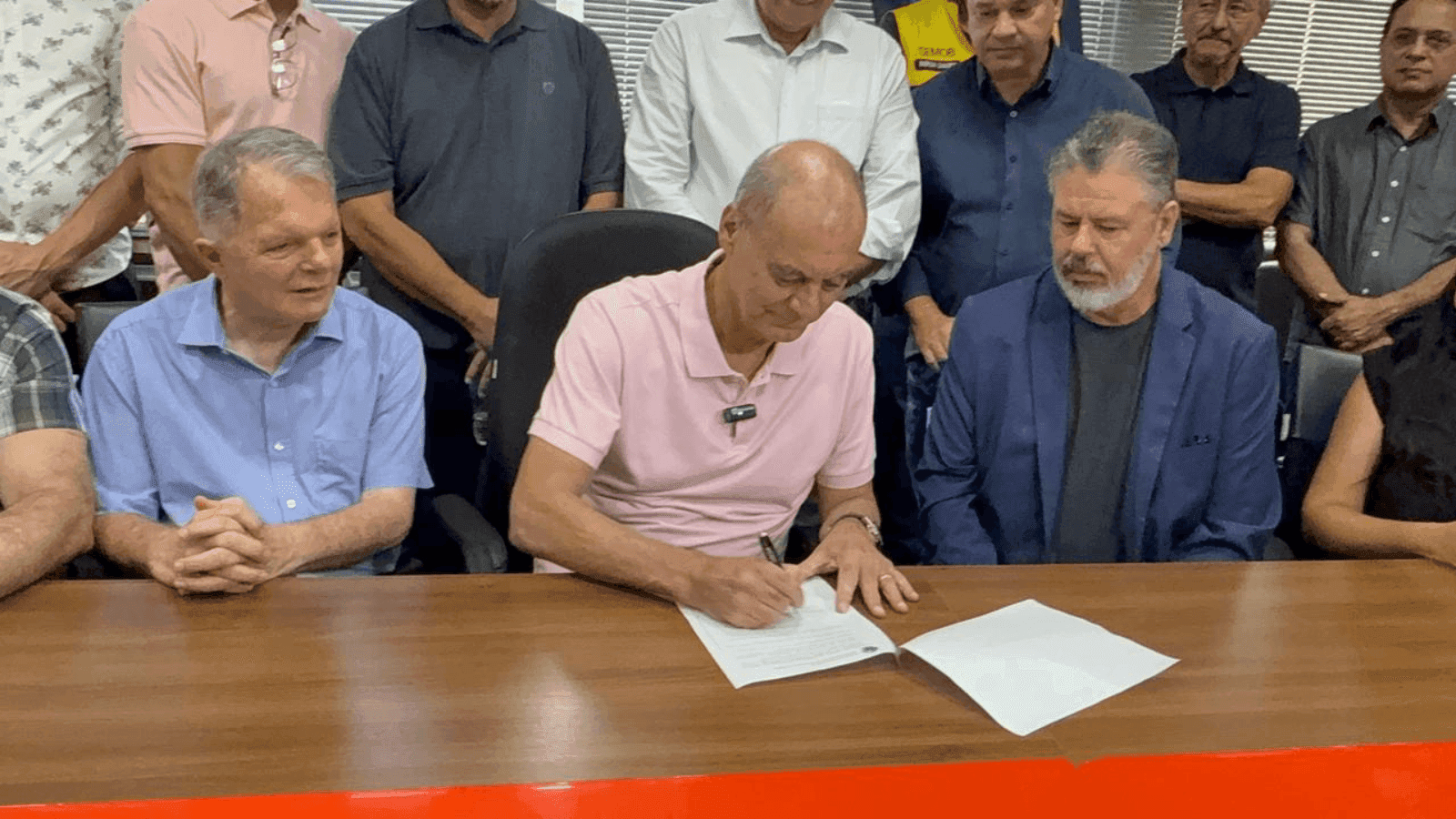 A ordem de serviço foi assinada pelo prefeito Milton Carlos de Mello